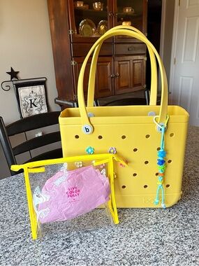 ♥️💖 FIRM!! BOGG Bag & KATE SPADE BAG NEW Happy Charm Flowers & 1 Insert EUC